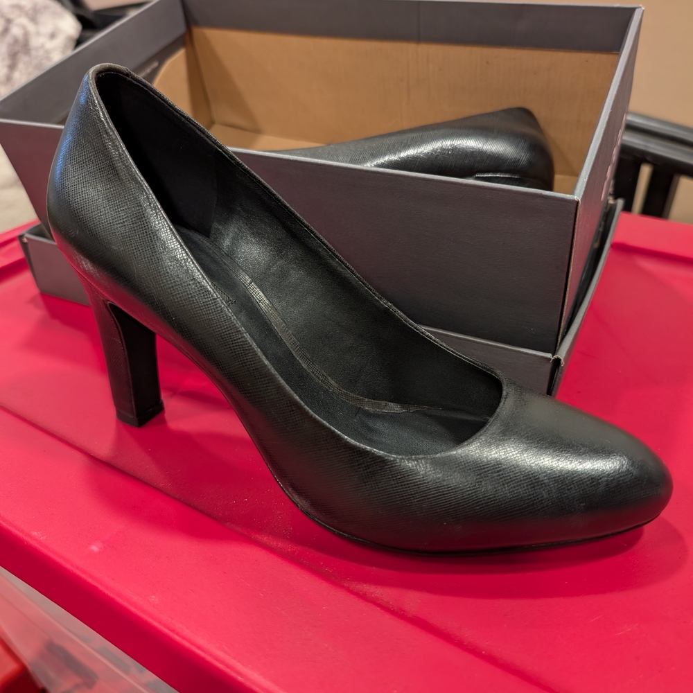 Ecco Classic Black Heels
